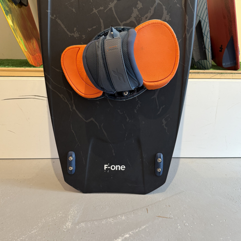 F-One Trax HRD Carbon 137cm 2025 Très Bon État