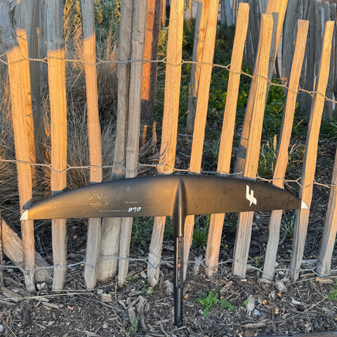 Aile avant F-One Eagle Carbon 890cm2 Très Bon Etat