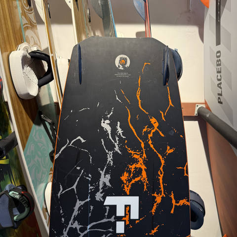 F-One Trax HRD Carbon 137cm 2025 Très Bon État