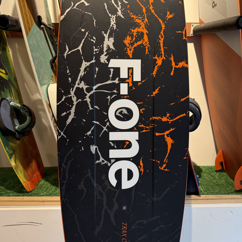 F-One Trax HRD Carbon 137cm 2025 Très Bon État