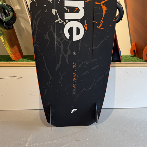 F-One Trax HRD Carbon 137cm 2025 Très Bon État