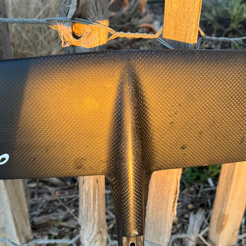 Aile avant F-One Eagle Carbon 890cm2 Très Bon Etat