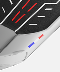 Planche wingfoil Blackbird Mid Length Carbon Brush White, vue lifestyle