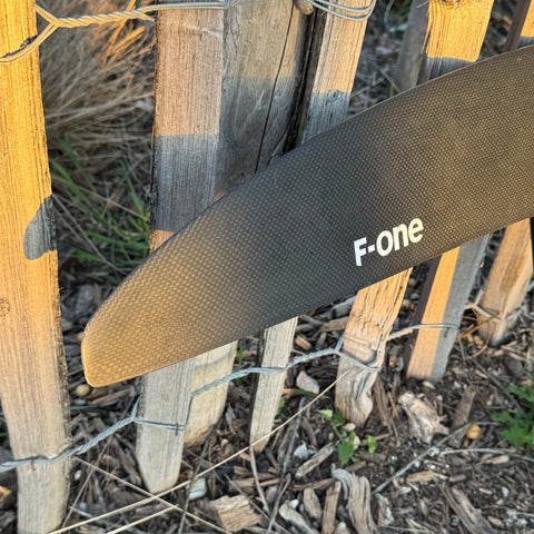 Aile Avant F-One SK8 V2 850cm2 Très Bon Etat