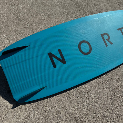 North Atmos 141x42cm 2022 Très Bon État