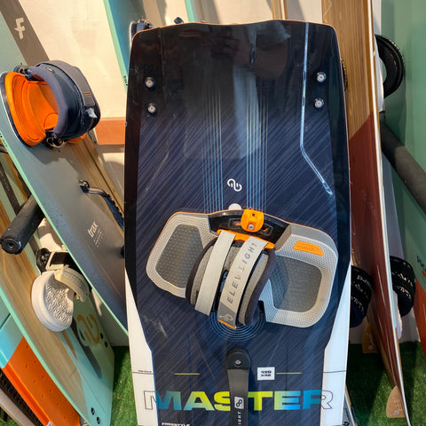 Eleveight Master V9 Très Bon Etat