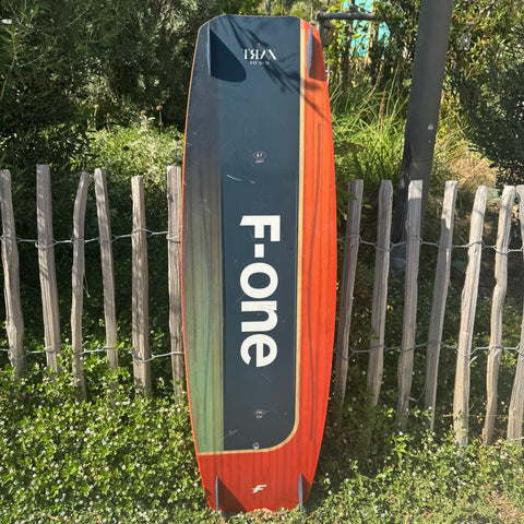 F-One Trax HRD LITE 137cm Très bon état