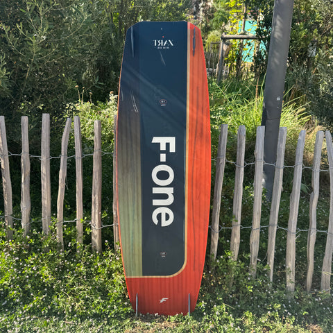 F-One Trax HRD LITE 136cm Très bon état