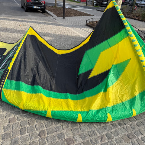 F-One Bandit 12m2 2017 Très Bon État Réparé