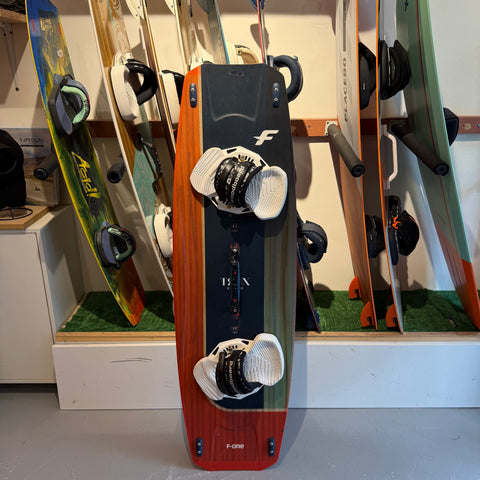 F-One Trax HRD 137cm 2024 Bon État