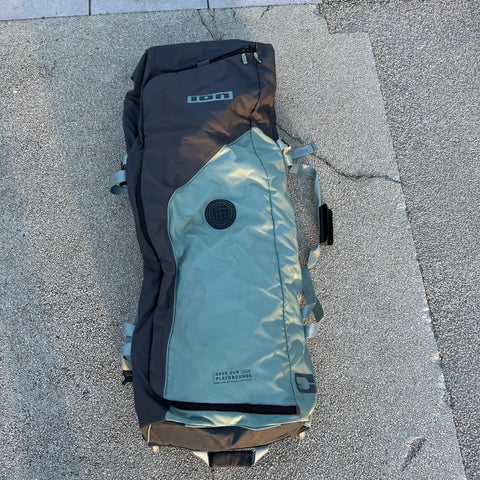 Gearbag Core Ion Kitesurf Trés Bon État